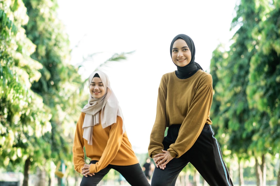beautiful-two-muslim-girls-headscarves-lunges-movement-before-outdoor-sports-park (Medium)